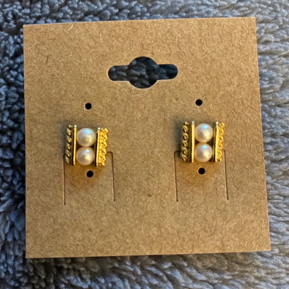 Vintage gold and faux pearl earrings - Picture 1 of 2